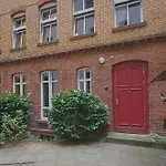 Quiet Courtyard Apartment